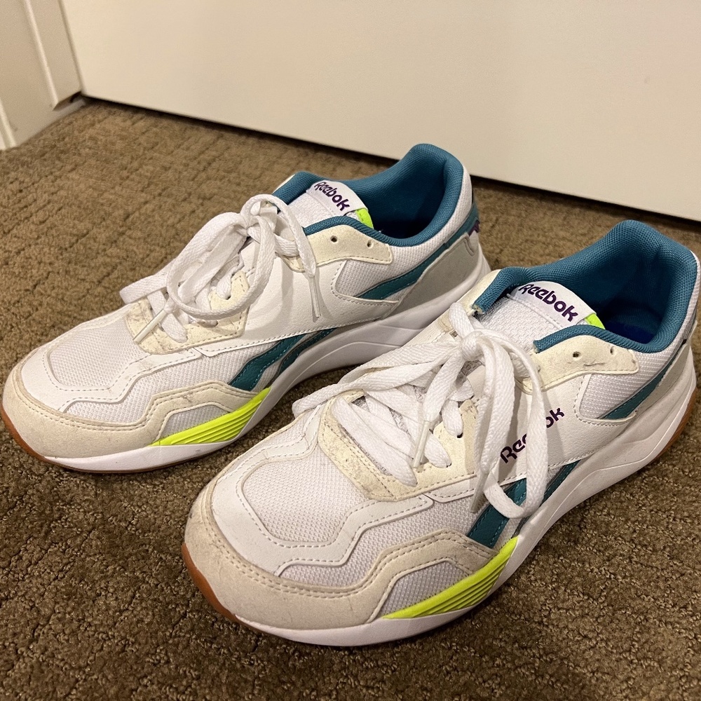 Women's Reebok tennis shoes